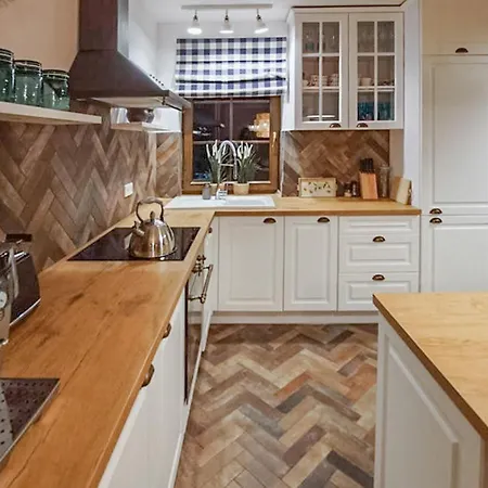 4 Bedroom Beautiful In Pierkunowo