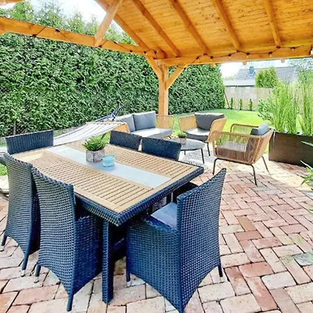 4 Bedroom Beautiful In Holiday home *