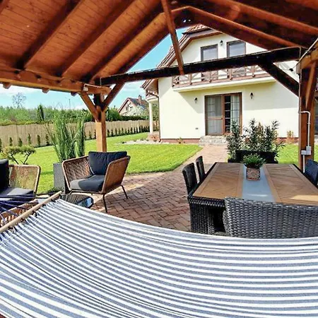 Σπίτι διακοπών 4 Bedroom Beautiful In *