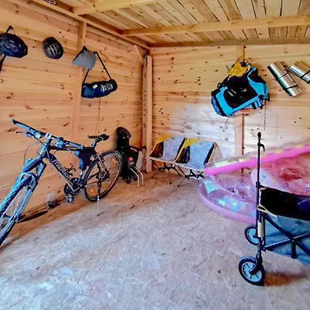 4 Bedroom Beautiful In Holiday home Pierkunowo