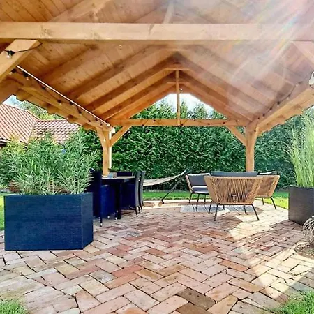 4 Bedroom Beautiful In *