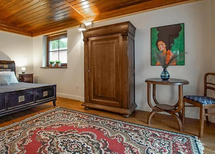 4 Bedroom Beautiful In Dom wakacyjny Pierkunowo