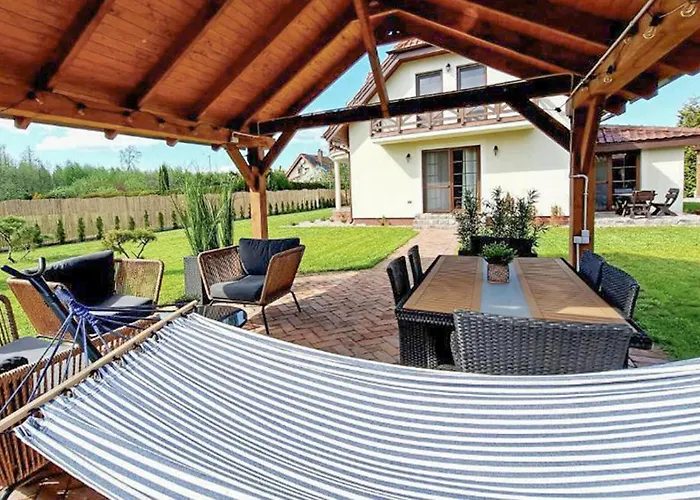 Dom wakacyjny 4 Bedroom Beautiful In *