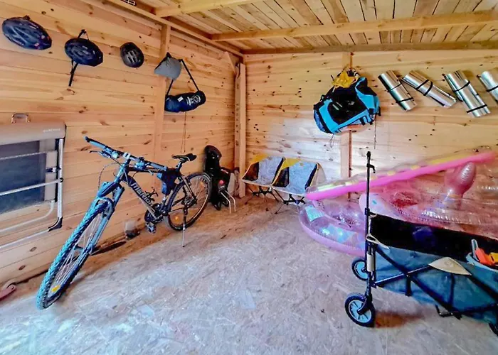 4 Bedroom Beautiful In Dom wakacyjny Pierkunowo